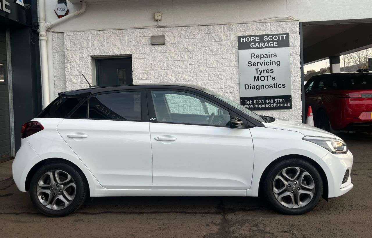 A 2019 HYUNDAI I20 1.2 Play Hatchback 5dr Petrol Manual Euro 6 (s/s) (84 ps) ***CAMERA+NAV+CRU A 2019 HYUNDAI I20 1.2 Play Hatchback 5dr Petrol Manual Euro 6 (s/s) (84 ps) ***CAMERA+NAV+CRU