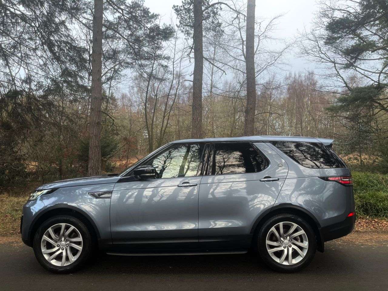 A 2018 LAND ROVER DISCOVERY 2.0 SD4 HSE SUV 5dr Diesel Auto 4WD Euro 6 (s/s) (240 ps) ***SUNROOF+CAM+7S A 2018 LAND ROVER DISCOVERY 2.0 SD4 HSE SUV 5dr Diesel Auto 4WD Euro 6 (s/s) (240 ps) ***SUNROOF+CAM+7S