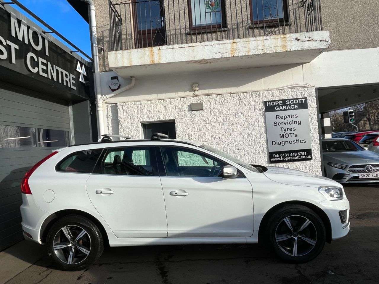 A 2017 VOLVO XC60 2.4 D4 R-Design Nav SUV 5dr Diesel Auto AWD Euro 6 (s/s) (190 ps) ***WINTER A 2017 VOLVO XC60 2.4 D4 R-Design Nav SUV 5dr Diesel Auto AWD Euro 6 (s/s) (190 ps) ***WINTER
