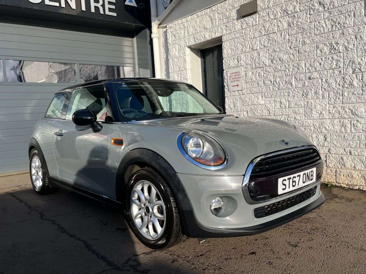 A 2017 MINI HATCH 1.5 Cooper Hatchback 3dr Petrol Manual Euro 6 (s/s) (136 ps) A 2017 MINI HATCH 1.5 Cooper Hatchback 3dr Petrol Manual Euro 6 (s/s) (136 ps)