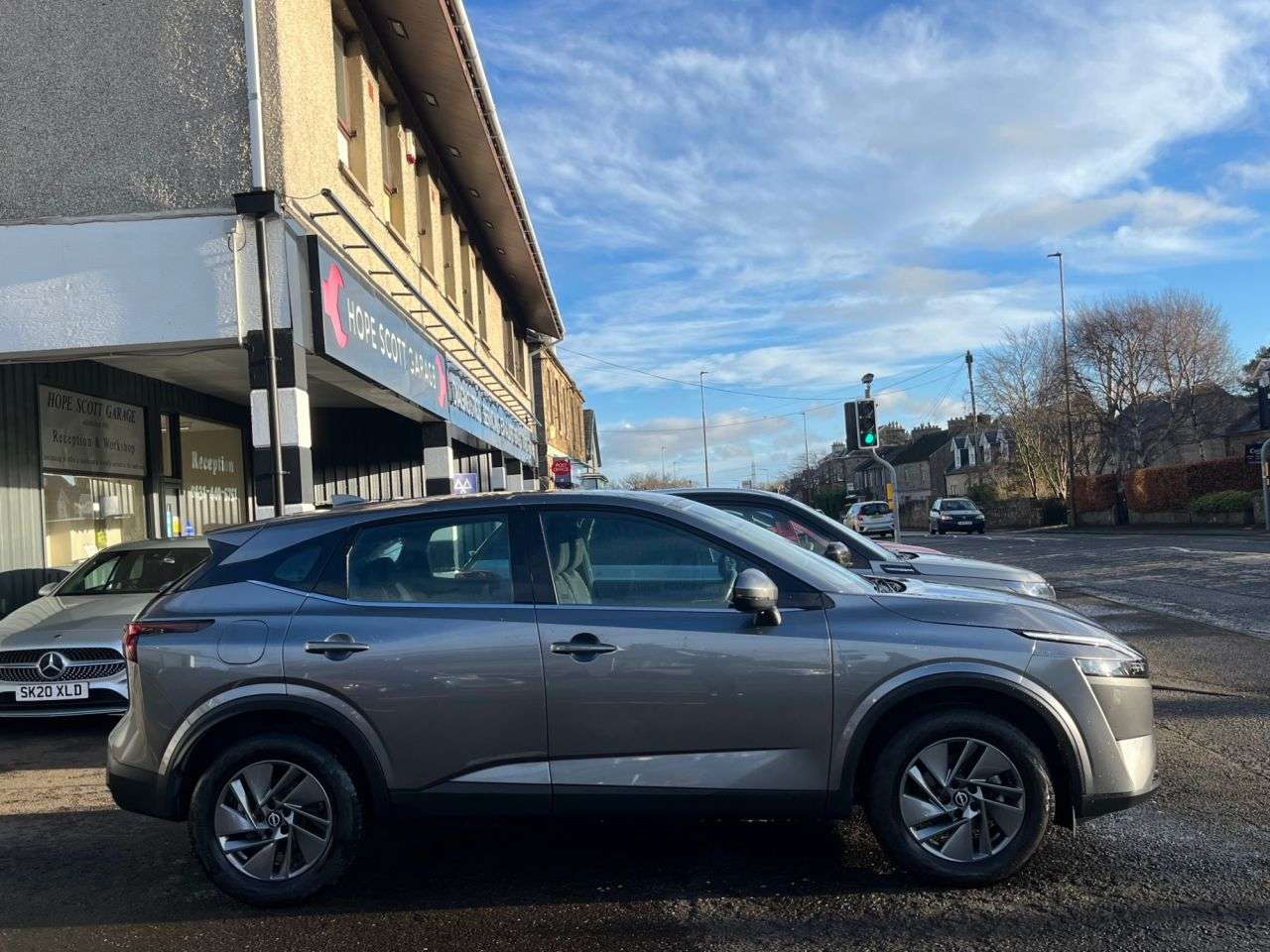 A 2022 NISSAN QASHQAI 1.3 DIG-T MHEV Acenta Premium SUV 5dr Petrol Hybrid Manual Euro 6 (s/s) (14 A 2022 NISSAN QASHQAI 1.3 DIG-T MHEV Acenta Premium SUV 5dr Petrol Hybrid Manual Euro 6 (s/s) (14