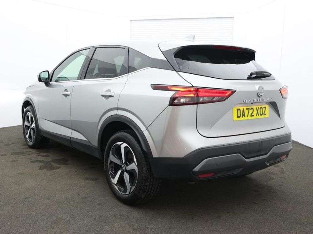 A 2022 NISSAN QASHQAI 1.3 DIG-T MHEV N-Connecta SUV 5dr Petrol Hybrid Manual Euro 6 (s/s) (140 ps A 2022 NISSAN QASHQAI 1.3 DIG-T MHEV N-Connecta SUV 5dr Petrol Hybrid Manual Euro 6 (s/s) (140 ps