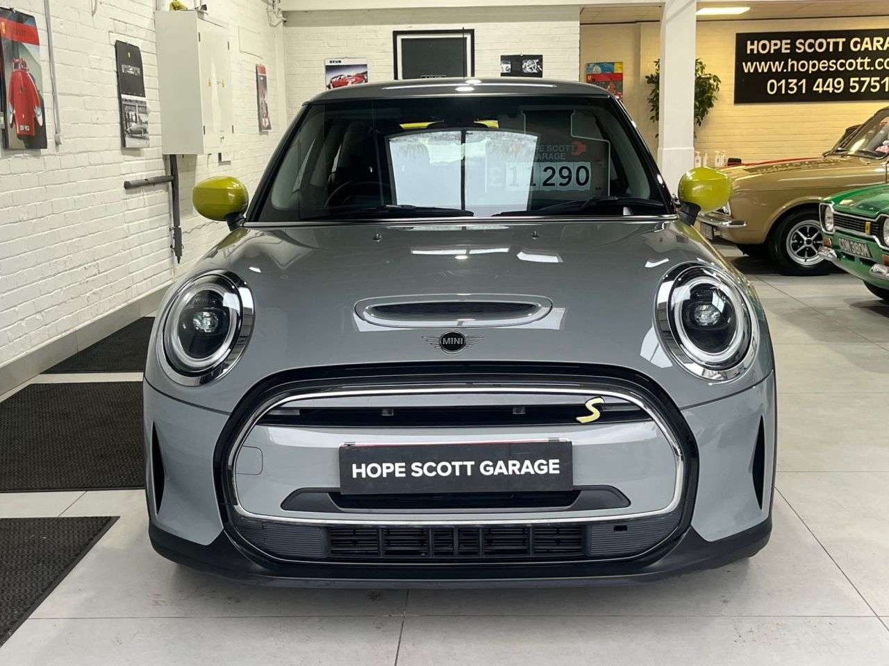 A 2021 MINI ELECTRIC HATCH Cooper SE 32.6kWh Level 1 Hatchback 3dr Electric Auto (184 ps) ***1Owner,Ap A 2021 MINI ELECTRIC HATCH Cooper SE 32.6kWh Level 1 Hatchback 3dr Electric Auto (184 ps) ***1Owner,Ap