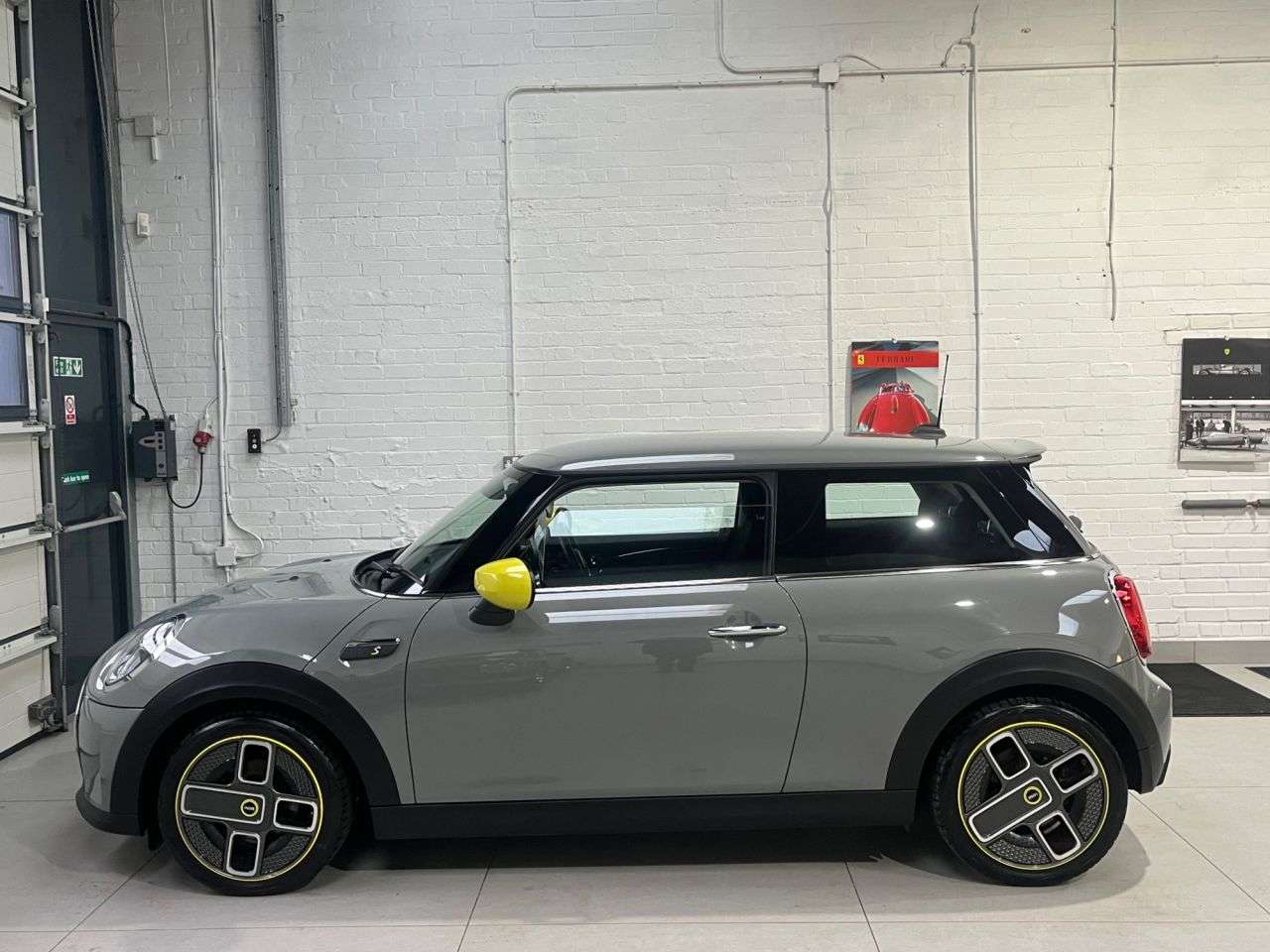 A 2021 MINI ELECTRIC HATCH Cooper SE 32.6kWh Level 1 Hatchback 3dr Electric Auto (184 ps) ***1Owner,Ap A 2021 MINI ELECTRIC HATCH Cooper SE 32.6kWh Level 1 Hatchback 3dr Electric Auto (184 ps) ***1Owner,Ap