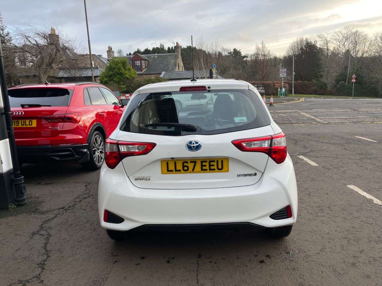 A 2017 TOYOTA YARIS 1.5 VVT-h Icon Tech Hatchback 5dr Petrol Hybrid E-CVT Euro 6 (s/s) (100 ps) A 2017 TOYOTA YARIS 1.5 VVT-h Icon Tech Hatchback 5dr Petrol Hybrid E-CVT Euro 6 (s/s) (100 ps)