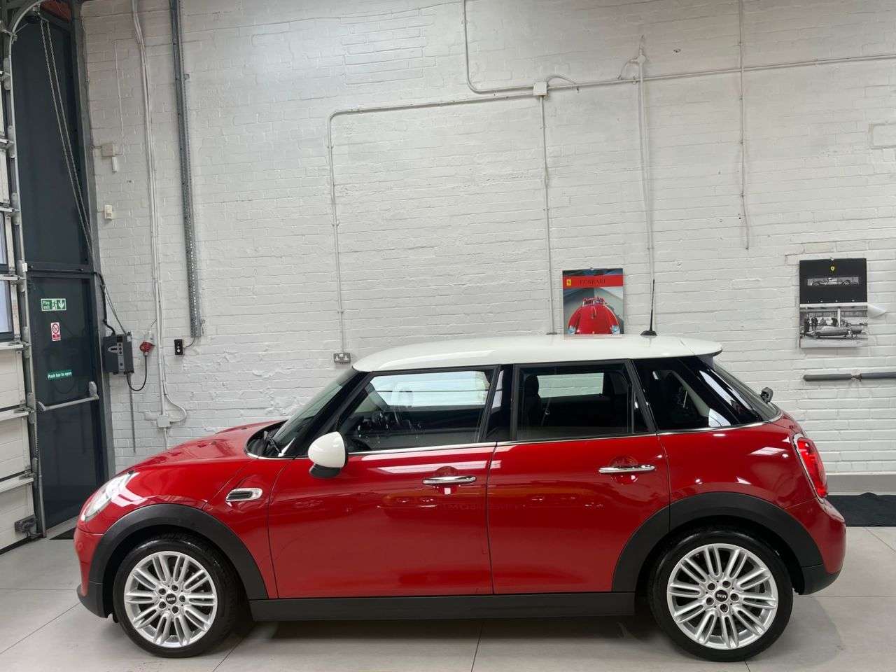 A 2018 MINI HATCH 1.5 Cooper Hatchback 5dr Petrol Steptronic Euro 6 (s/s) (136 ps) ***12 MONT A 2018 MINI HATCH 1.5 Cooper Hatchback 5dr Petrol Steptronic Euro 6 (s/s) (136 ps) ***12 MONT