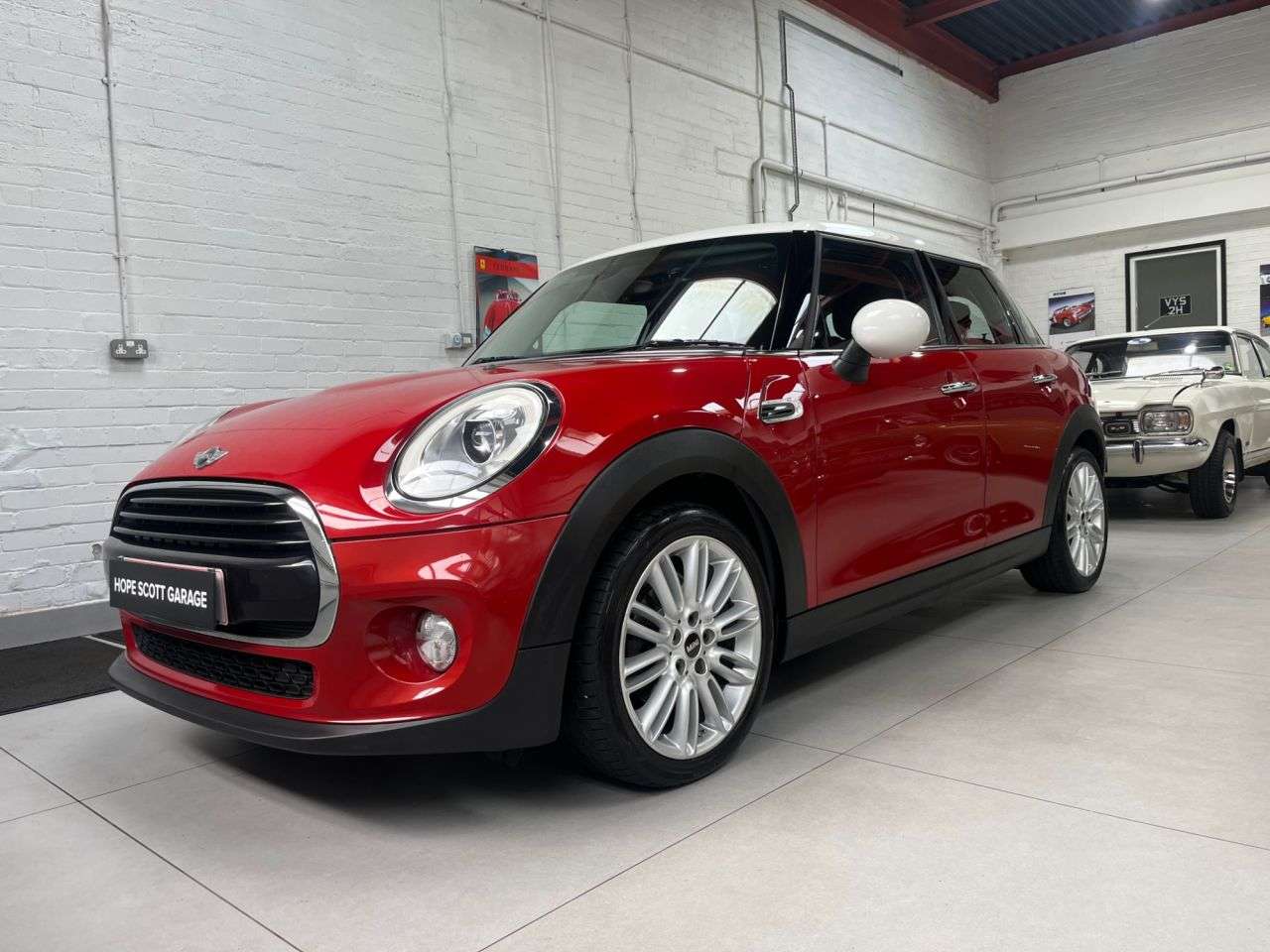 A 2018 MINI HATCH 1.5 Cooper Hatchback 5dr Petrol Steptronic Euro 6 (s/s) (136 ps) ***12 MONT A 2018 MINI HATCH 1.5 Cooper Hatchback 5dr Petrol Steptronic Euro 6 (s/s) (136 ps) ***12 MONT