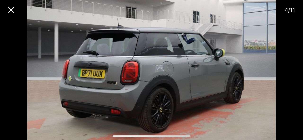 A 2022 MINI ELECTRIC HATCH Cooper SE 32.6kWh Level 2 Hatchback 3dr Electric Auto (184 ps) ***HEATED SE A 2022 MINI ELECTRIC HATCH Cooper SE 32.6kWh Level 2 Hatchback 3dr Electric Auto (184 ps) ***HEATED SE