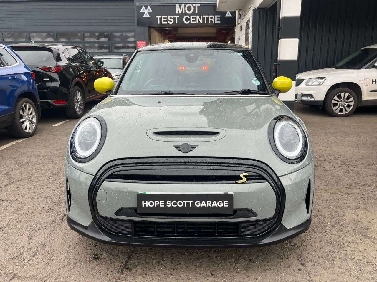 A 2022 MINI ELECTRIC HATCH Cooper SE 32.6kWh Level 2 Hatchback 3dr Electric Auto (184 ps) ***HEATED SE A 2022 MINI ELECTRIC HATCH Cooper SE 32.6kWh Level 2 Hatchback 3dr Electric Auto (184 ps) ***HEATED SE