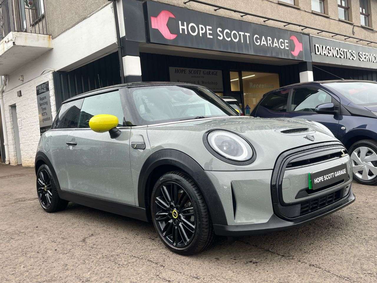 A 2022 MINI ELECTRIC HATCH Cooper SE 32.6kWh Level 2 Hatchback 3dr Electric Auto (184 ps) ***HEATED SE A 2022 MINI ELECTRIC HATCH Cooper SE 32.6kWh Level 2 Hatchback 3dr Electric Auto (184 ps) ***HEATED SE