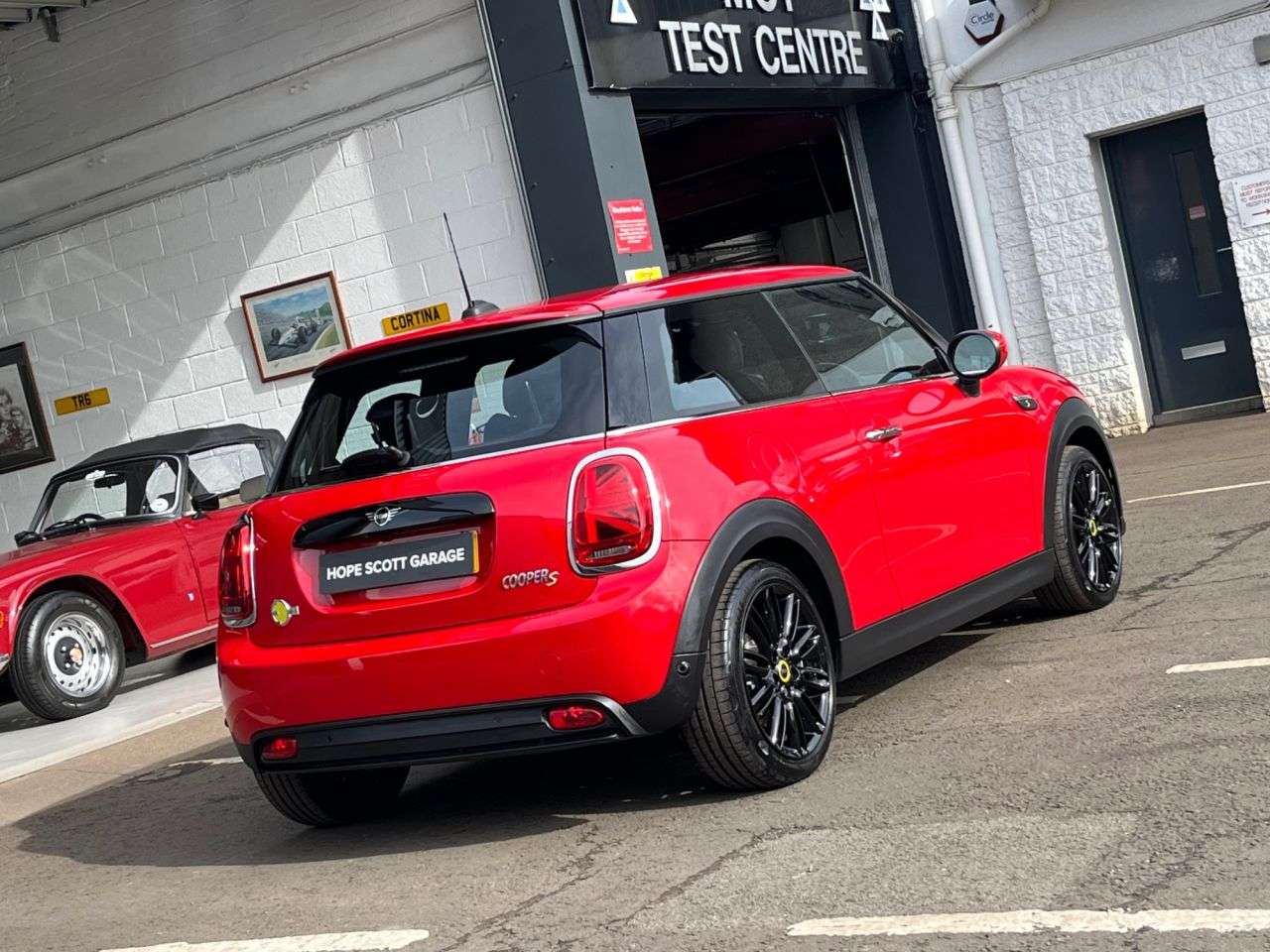 A 2023 MINI ELECTRIC HATCH Cooper SE 32.6kWh Level 2 Hatchback 3dr Electric Auto (184 ps) ***1OWNER+CA A 2023 MINI ELECTRIC HATCH Cooper SE 32.6kWh Level 2 Hatchback 3dr Electric Auto (184 ps) ***1OWNER+CA