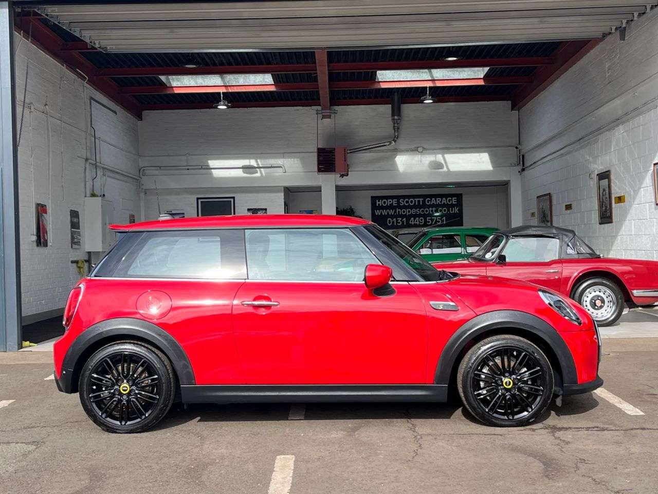 A 2023 MINI ELECTRIC HATCH Cooper SE 32.6kWh Level 2 Hatchback 3dr Electric Auto (184 ps) ***1OWNER+CA A 2023 MINI ELECTRIC HATCH Cooper SE 32.6kWh Level 2 Hatchback 3dr Electric Auto (184 ps) ***1OWNER+CA