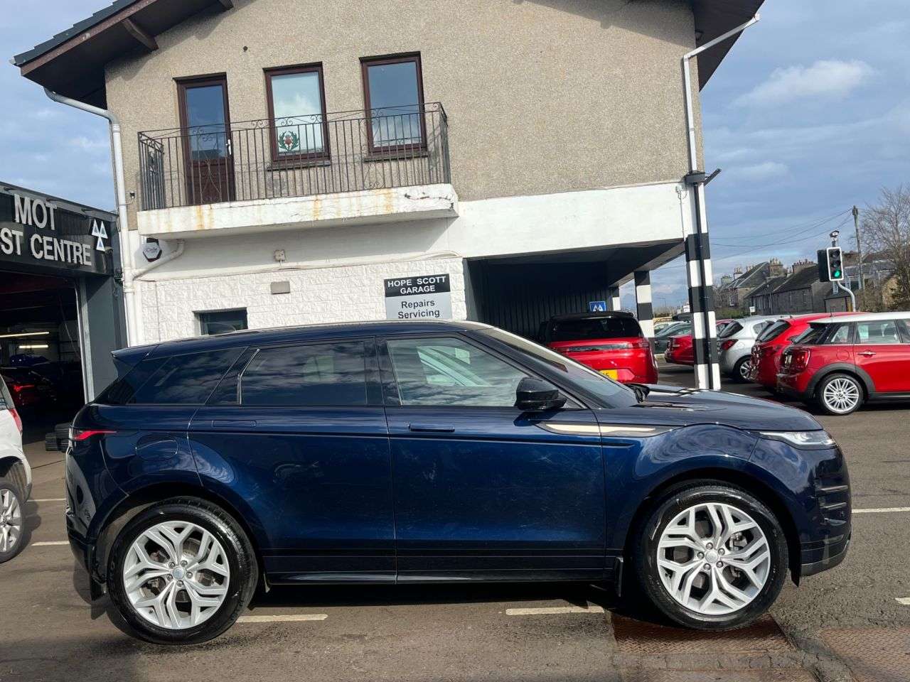 A 2023 LAND ROVER RANGE ROVER EVOQUE 2.0 P250 MHEV R-Dynamic S SUV 5dr Petrol Auto 4WD Euro 6 (s/s) (249 ps) *** A 2023 LAND ROVER RANGE ROVER EVOQUE 2.0 P250 MHEV R-Dynamic S SUV 5dr Petrol Auto 4WD Euro 6 (s/s) (249 ps) ***