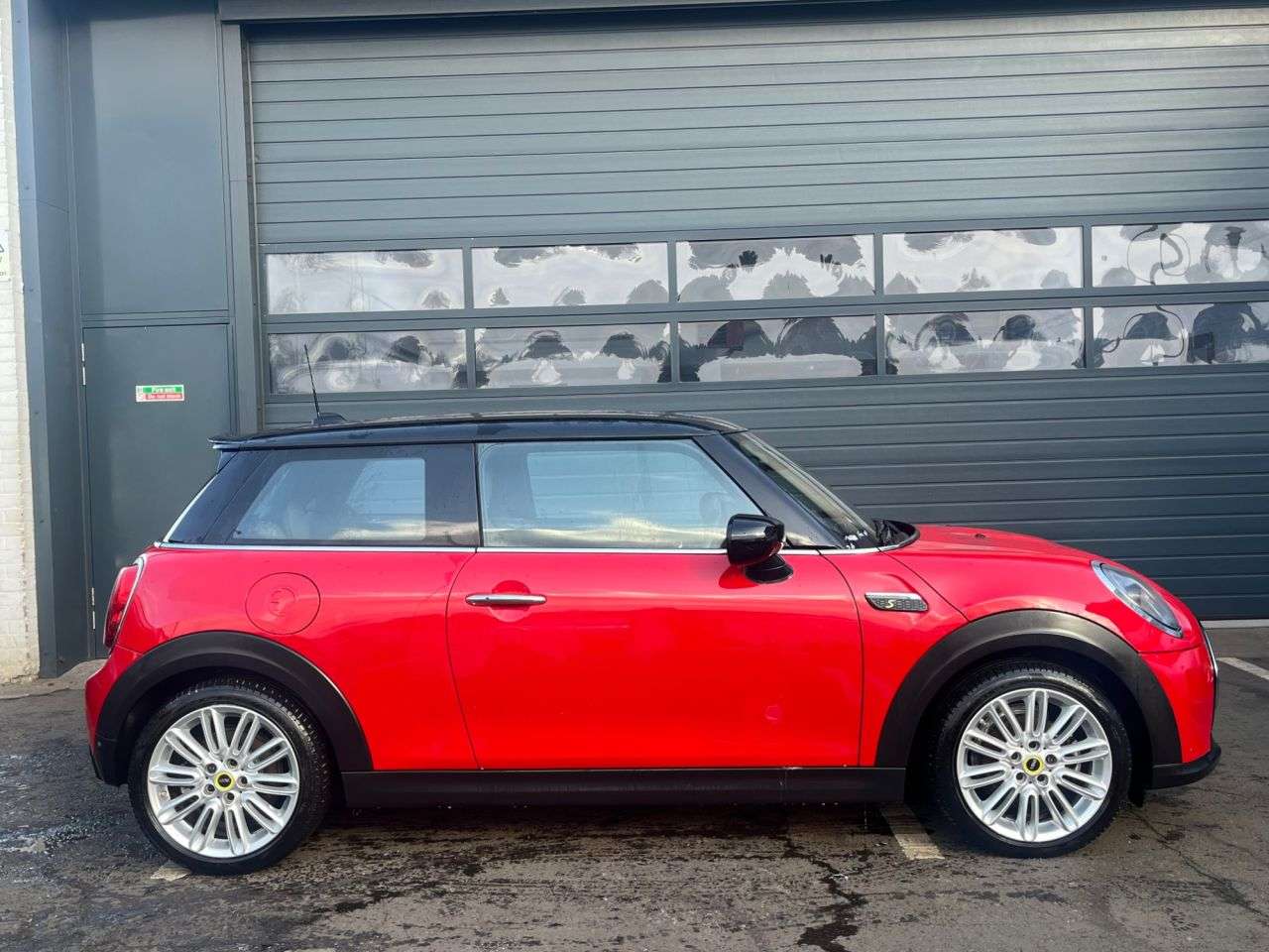 A 2023 MINI ELECTRIC HATCH Cooper SE 32.6kWh Level 2 Hatchback 3dr Electric Auto (184 ps) ***1OWNER+CA A 2023 MINI ELECTRIC HATCH Cooper SE 32.6kWh Level 2 Hatchback 3dr Electric Auto (184 ps) ***1OWNER+CA