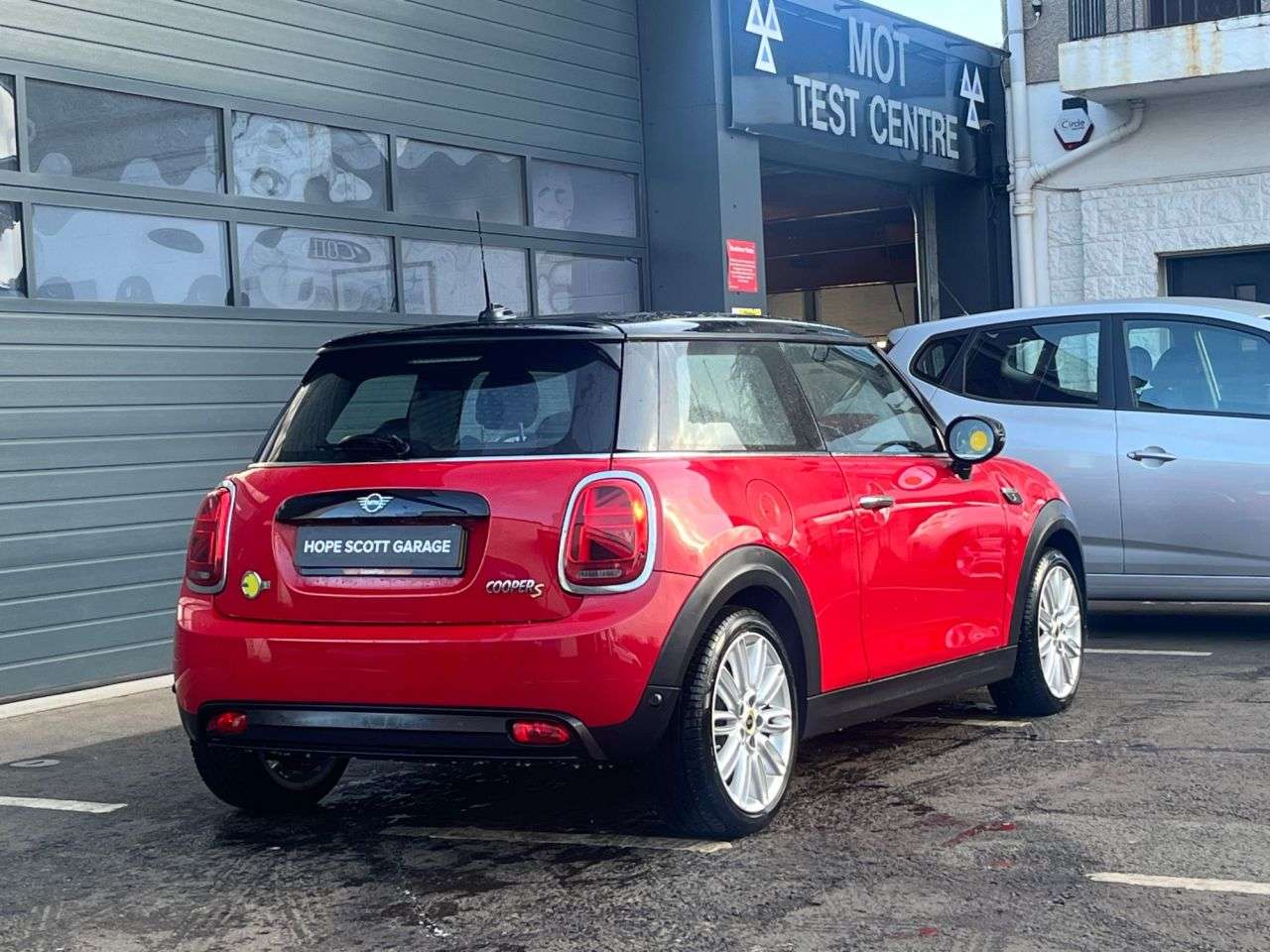 A 2023 MINI ELECTRIC HATCH Cooper SE 32.6kWh Level 2 Hatchback 3dr Electric Auto (184 ps) ***1OWNER+CA A 2023 MINI ELECTRIC HATCH Cooper SE 32.6kWh Level 2 Hatchback 3dr Electric Auto (184 ps) ***1OWNER+CA