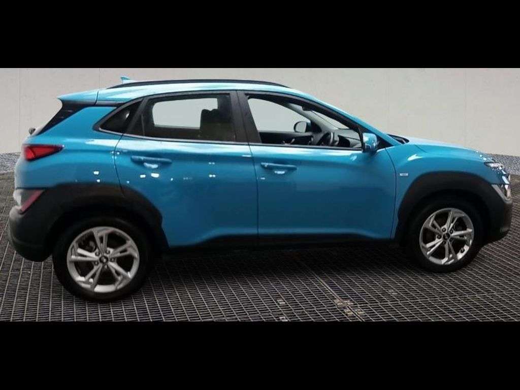 A 2022 HYUNDAI KONA 1.0 T-GDi MHEV SE Connect SUV 5dr Petrol Hybrid Manual Euro 6 (s/s) (120 ps A 2022 HYUNDAI KONA 1.0 T-GDi MHEV SE Connect SUV 5dr Petrol Hybrid Manual Euro 6 (s/s) (120 ps