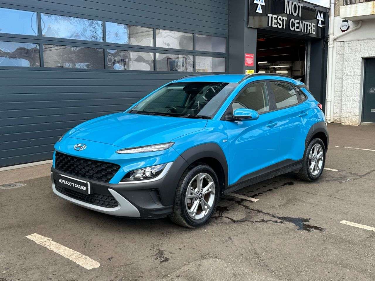 A 2022 HYUNDAI KONA 1.0 T-GDi MHEV SE Connect SUV 5dr Petrol Hybrid Manual Euro 6 (s/s) (120 ps A 2022 HYUNDAI KONA 1.0 T-GDi MHEV SE Connect SUV 5dr Petrol Hybrid Manual Euro 6 (s/s) (120 ps