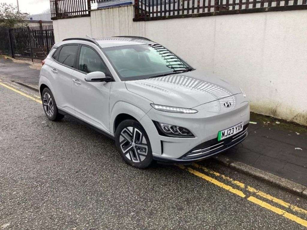 A 2023 HYUNDAI KONA 39kWh Premium SUV 5dr Electric Auto (10.5kW Charger) (136 ps) ***ONE OWNER+ A 2023 HYUNDAI KONA 39kWh Premium SUV 5dr Electric Auto (10.5kW Charger) (136 ps) ***ONE OWNER+