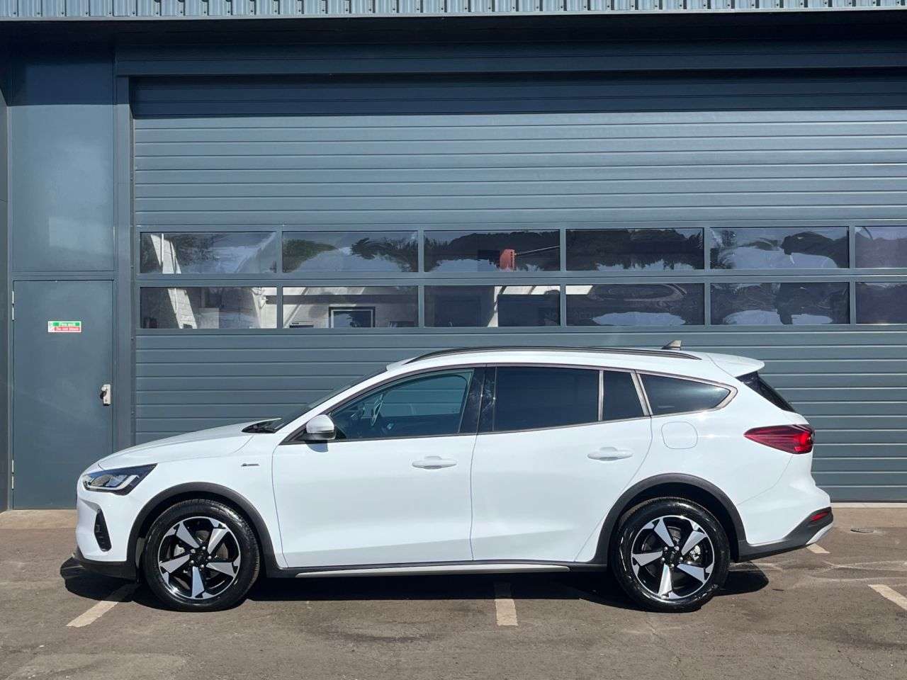 A 2023 FORD FOCUS 1.0T EcoBoost MHEV Active Estate 5dr Petrol Hybrid DCT Euro 6 (s/s) (125 ps A 2023 FORD FOCUS 1.0T EcoBoost MHEV Active Estate 5dr Petrol Hybrid DCT Euro 6 (s/s) (125 ps