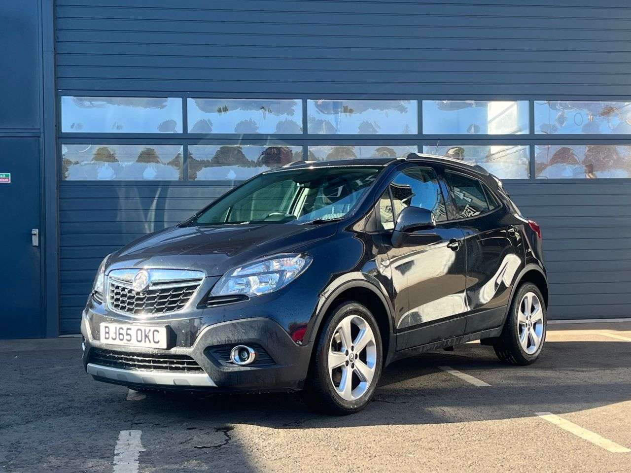 A 2015 VAUXHALL MOKKA 1.6 CDTi Tech Line SUV 5dr Diesel Manual 2WD Euro 6 (s/s) (136 ps) ***12 MO A 2015 VAUXHALL MOKKA 1.6 CDTi Tech Line SUV 5dr Diesel Manual 2WD Euro 6 (s/s) (136 ps) ***12 MO