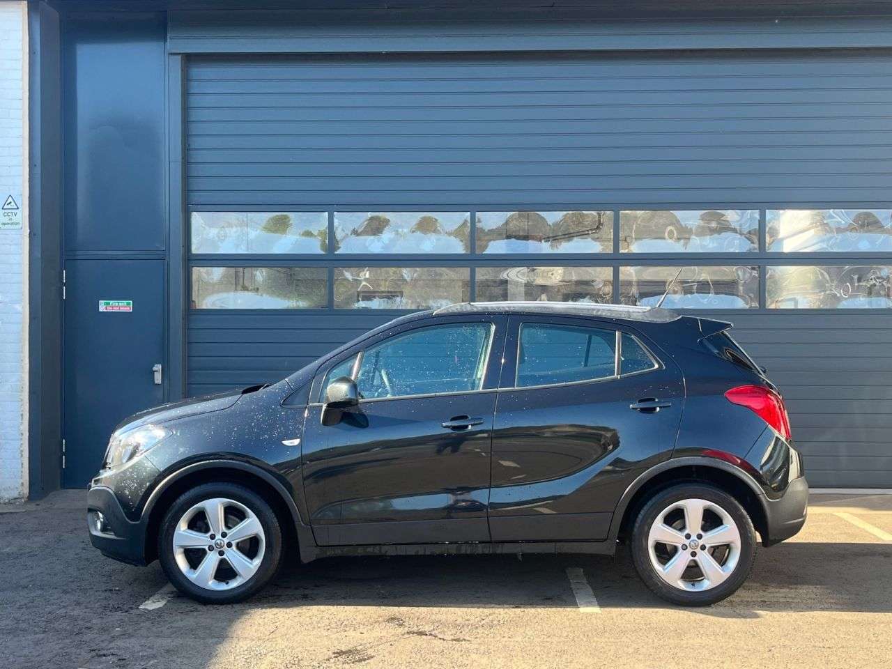 A 2015 VAUXHALL MOKKA 1.6 CDTi Tech Line SUV 5dr Diesel Manual 2WD Euro 6 (s/s) (136 ps) ***12 MO A 2015 VAUXHALL MOKKA 1.6 CDTi Tech Line SUV 5dr Diesel Manual 2WD Euro 6 (s/s) (136 ps) ***12 MO