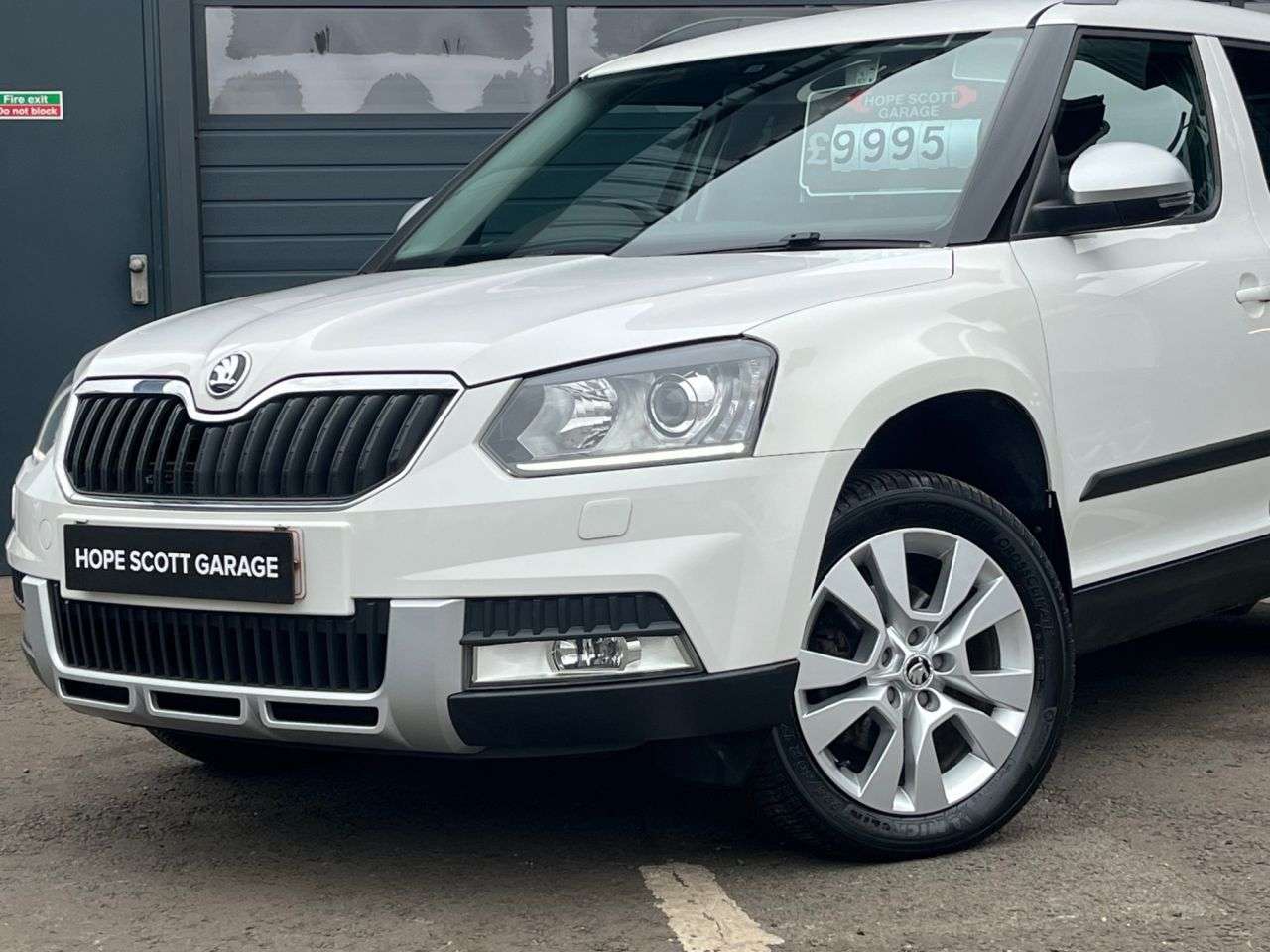 A 2015 SKODA YETI 2.0 TDI Elegance Outdoor 5dr Diesel Manual 4WD (140 ps) ***HEATED SEATS + C A 2015 SKODA YETI 2.0 TDI Elegance Outdoor 5dr Diesel Manual 4WD (140 ps) ***HEATED SEATS + C