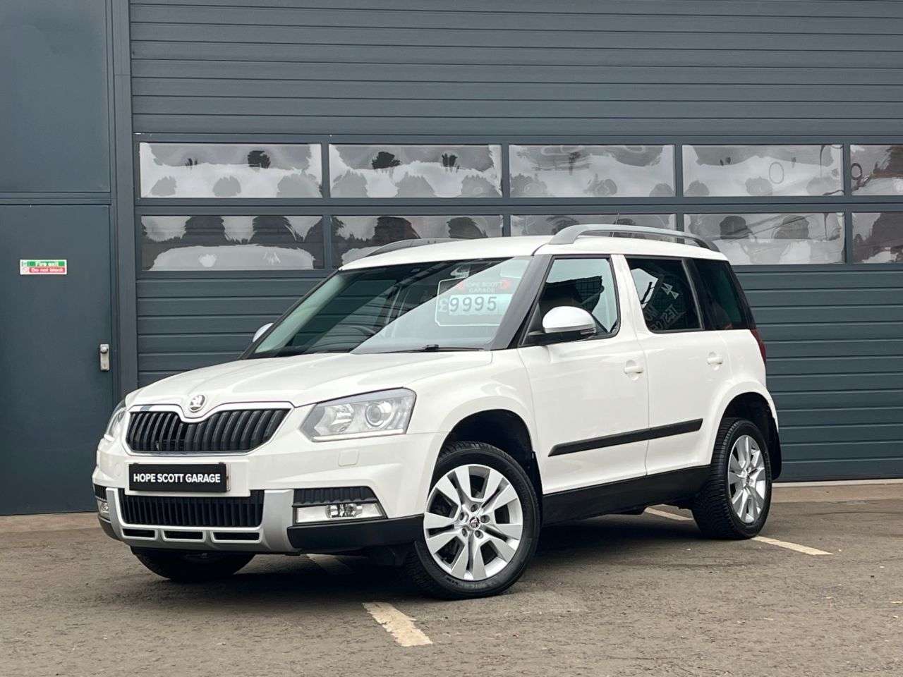 A 2015 SKODA YETI 2.0 TDI Elegance Outdoor 5dr Diesel Manual 4WD (140 ps) ***HEATED SEATS + C A 2015 SKODA YETI 2.0 TDI Elegance Outdoor 5dr Diesel Manual 4WD (140 ps) ***HEATED SEATS + C