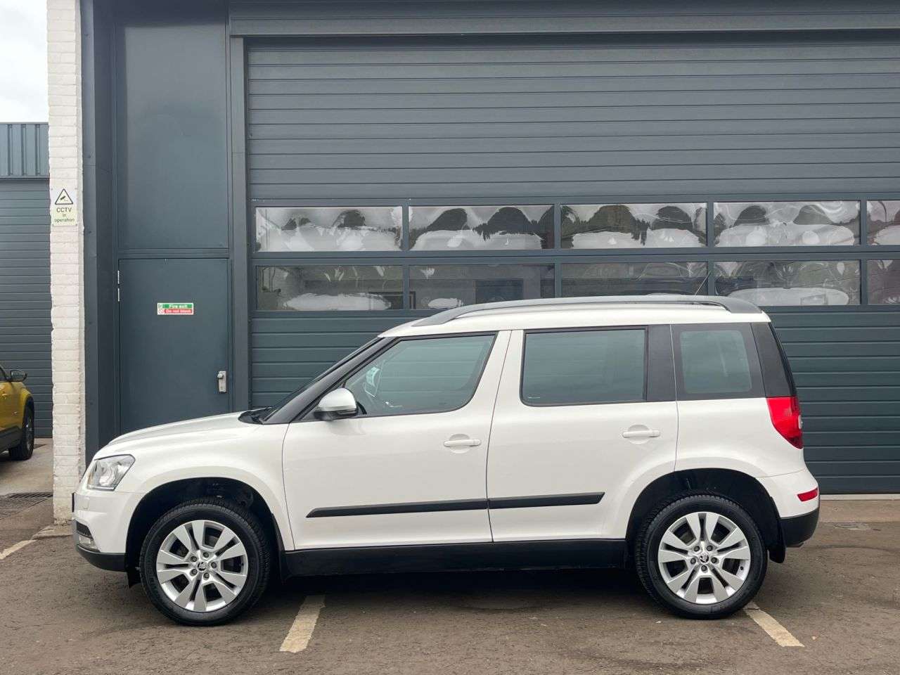 A 2015 SKODA YETI 2.0 TDI Elegance Outdoor 5dr Diesel Manual 4WD (140 ps) ***HEATED SEATS + C A 2015 SKODA YETI 2.0 TDI Elegance Outdoor 5dr Diesel Manual 4WD (140 ps) ***HEATED SEATS + C