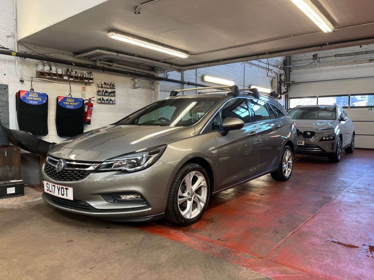 A 2017 VAUXHALL ASTRA 1.4i Turbo SRi Sports Tourer 5dr Petrol Manual Euro 6 (150 ps) ***ONLY 2 OW A 2017 VAUXHALL ASTRA 1.4i Turbo SRi Sports Tourer 5dr Petrol Manual Euro 6 (150 ps) ***ONLY 2 OW