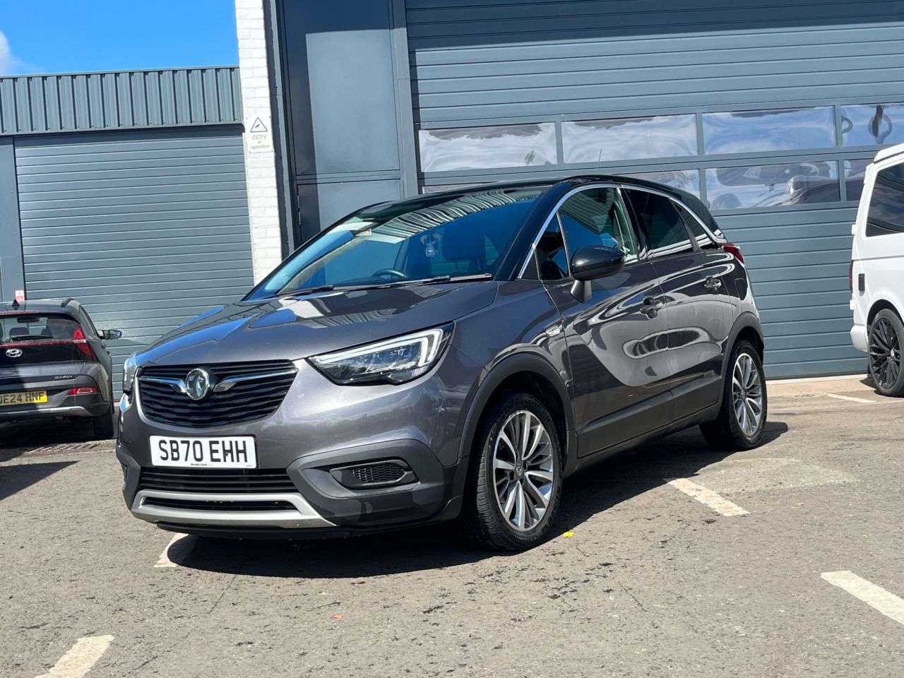 A 2020 VAUXHALL CROSSLAND X 1.2 Griffin SUV 5dr Petrol Manual Euro 6 (s/s) (83 ps) ***12 MONTH MOT INCL A 2020 VAUXHALL CROSSLAND X 1.2 Griffin SUV 5dr Petrol Manual Euro 6 (s/s) (83 ps) ***12 MONTH MOT INCL