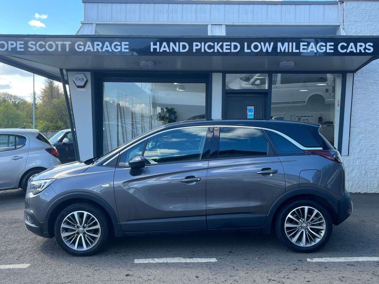 A 2020 VAUXHALL CROSSLAND X 1.2 Griffin SUV 5dr Petrol Manual Euro 6 (s/s) (83 ps) ***12 MONTH MOT INCL A 2020 VAUXHALL CROSSLAND X 1.2 Griffin SUV 5dr Petrol Manual Euro 6 (s/s) (83 ps) ***12 MONTH MOT INCL