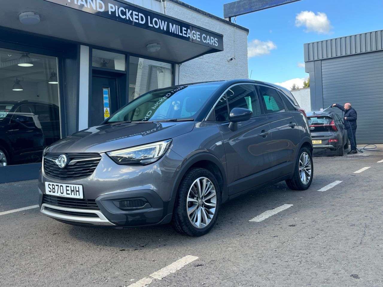 A 2020 VAUXHALL CROSSLAND X 1.2 Griffin SUV 5dr Petrol Manual Euro 6 (s/s) (83 ps) ***12 MONTH MOT INCL A 2020 VAUXHALL CROSSLAND X 1.2 Griffin SUV 5dr Petrol Manual Euro 6 (s/s) (83 ps) ***12 MONTH MOT INCL