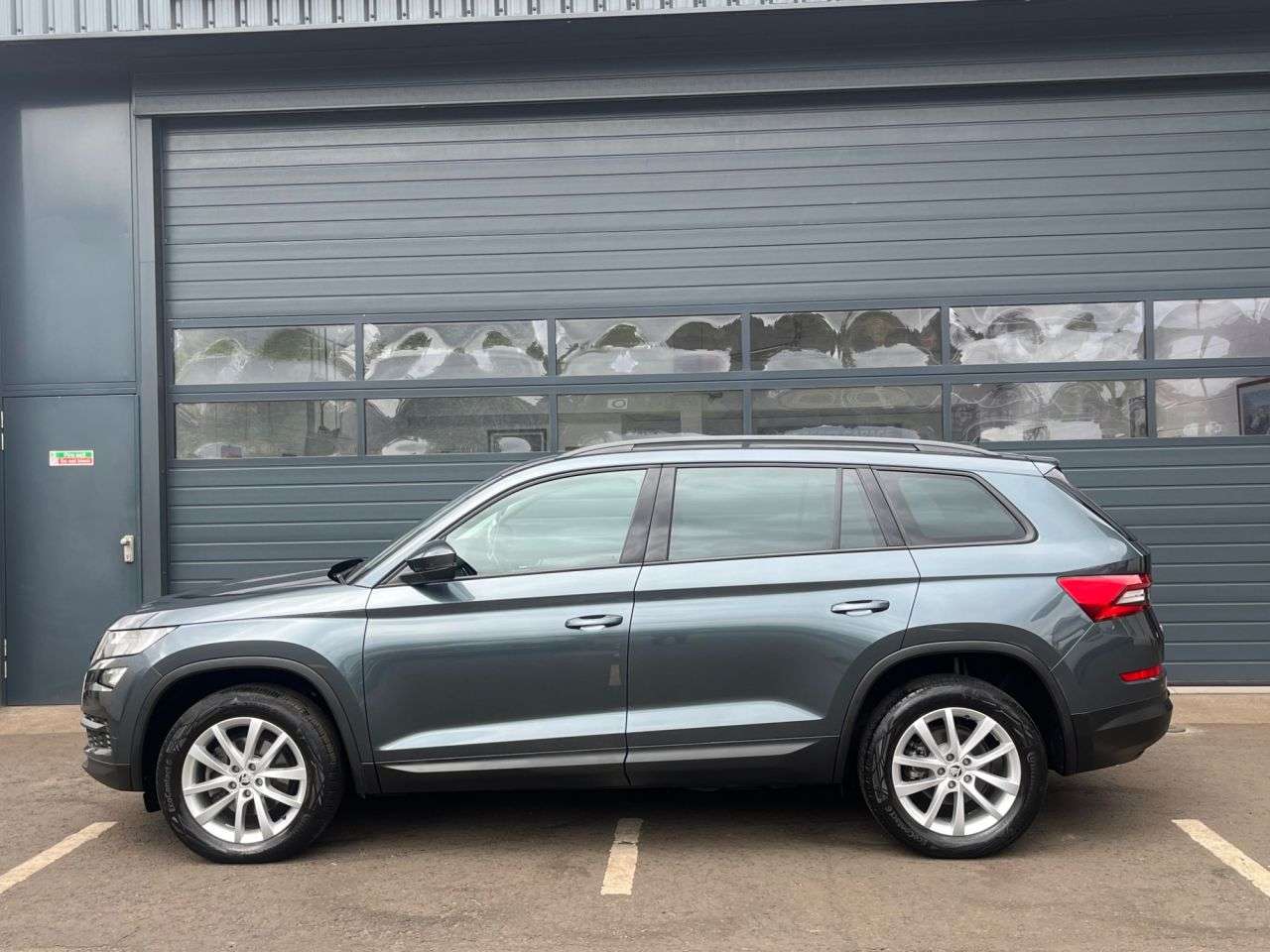 A 2021 SKODA KODIAQ 2.0 TDI SE SUV 5dr Diesel DSG 4WD Euro 6 (s/s) (5 Seat) (150 ps) ***ONE OWN A 2021 SKODA KODIAQ 2.0 TDI SE SUV 5dr Diesel DSG 4WD Euro 6 (s/s) (5 Seat) (150 ps) ***ONE OWN