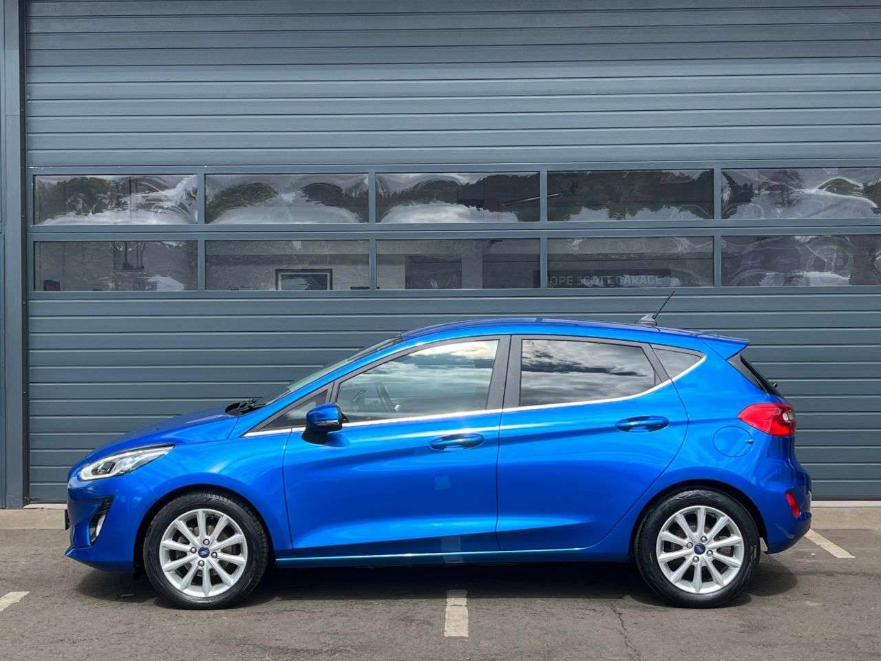 A 2020 FORD FIESTA 1.0T EcoBoost MHEV Titanium Hatchback 5dr Petrol Manual Euro 6 (s/s) (125 p A 2020 FORD FIESTA 1.0T EcoBoost MHEV Titanium Hatchback 5dr Petrol Manual Euro 6 (s/s) (125 p