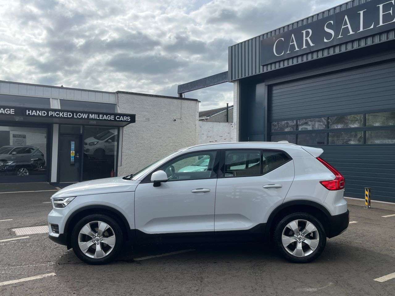 A 2020 VOLVO XC40 1.5 T3 Momentum SUV 5dr Petrol Manual Euro 6 (s/s) (163 ps) A 2020 VOLVO XC40 1.5 T3 Momentum SUV 5dr Petrol Manual Euro 6 (s/s) (163 ps)