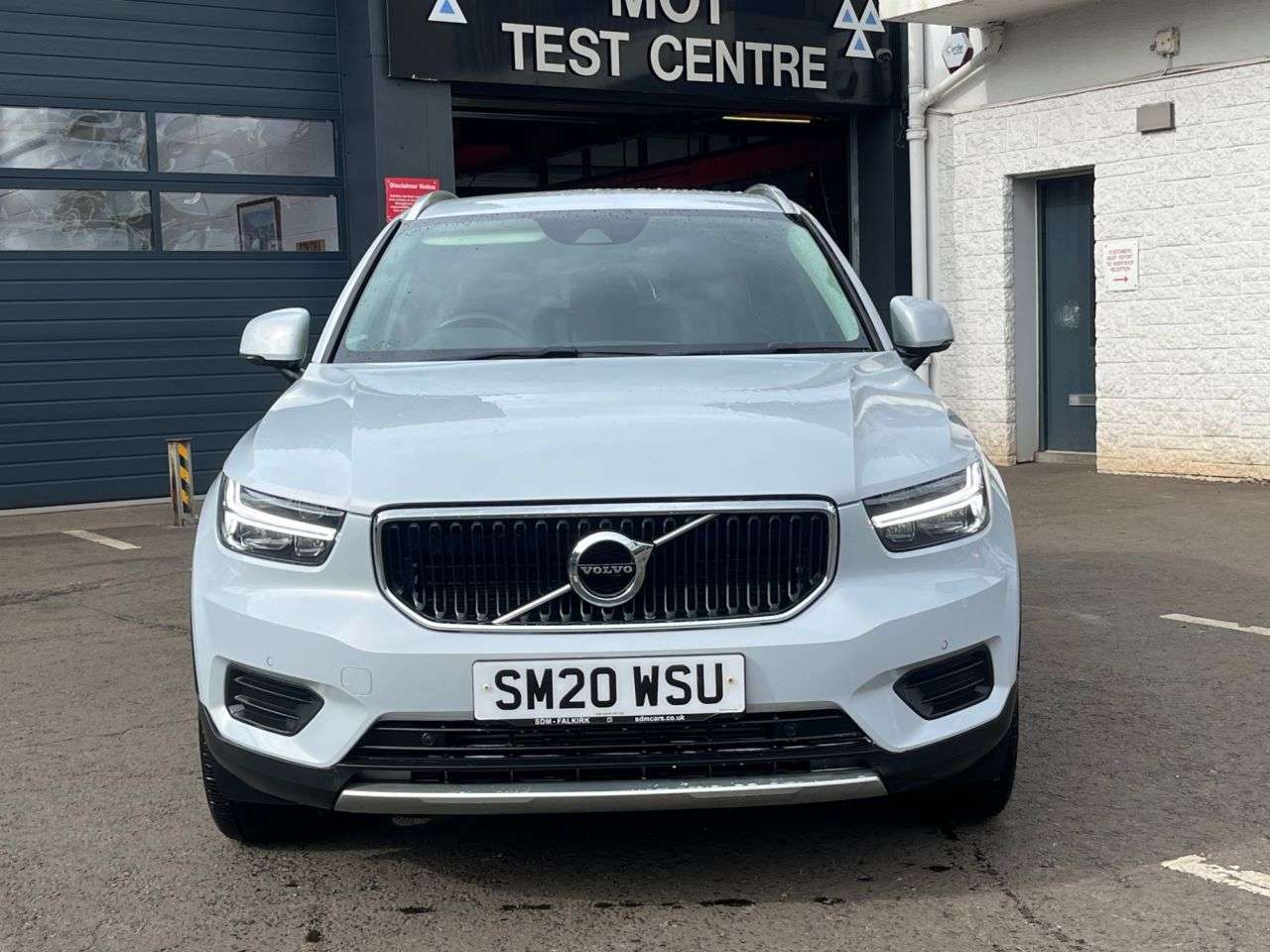 A 2020 VOLVO XC40 1.5 T3 Momentum SUV 5dr Petrol Manual Euro 6 (s/s) (163 ps) A 2020 VOLVO XC40 1.5 T3 Momentum SUV 5dr Petrol Manual Euro 6 (s/s) (163 ps)