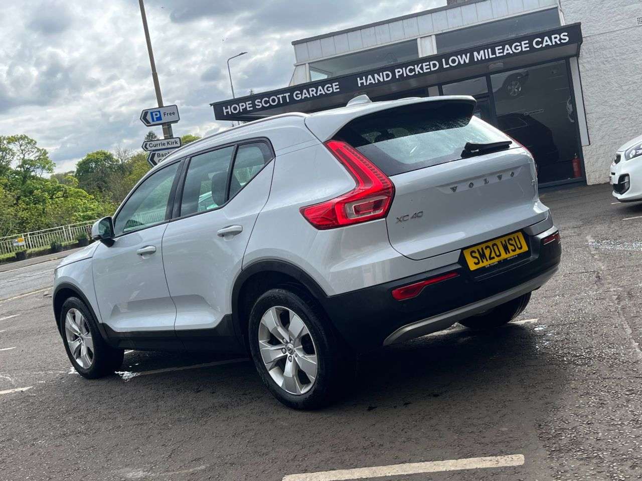 2020 VOLVO XC40 2020 VOLVO XC40