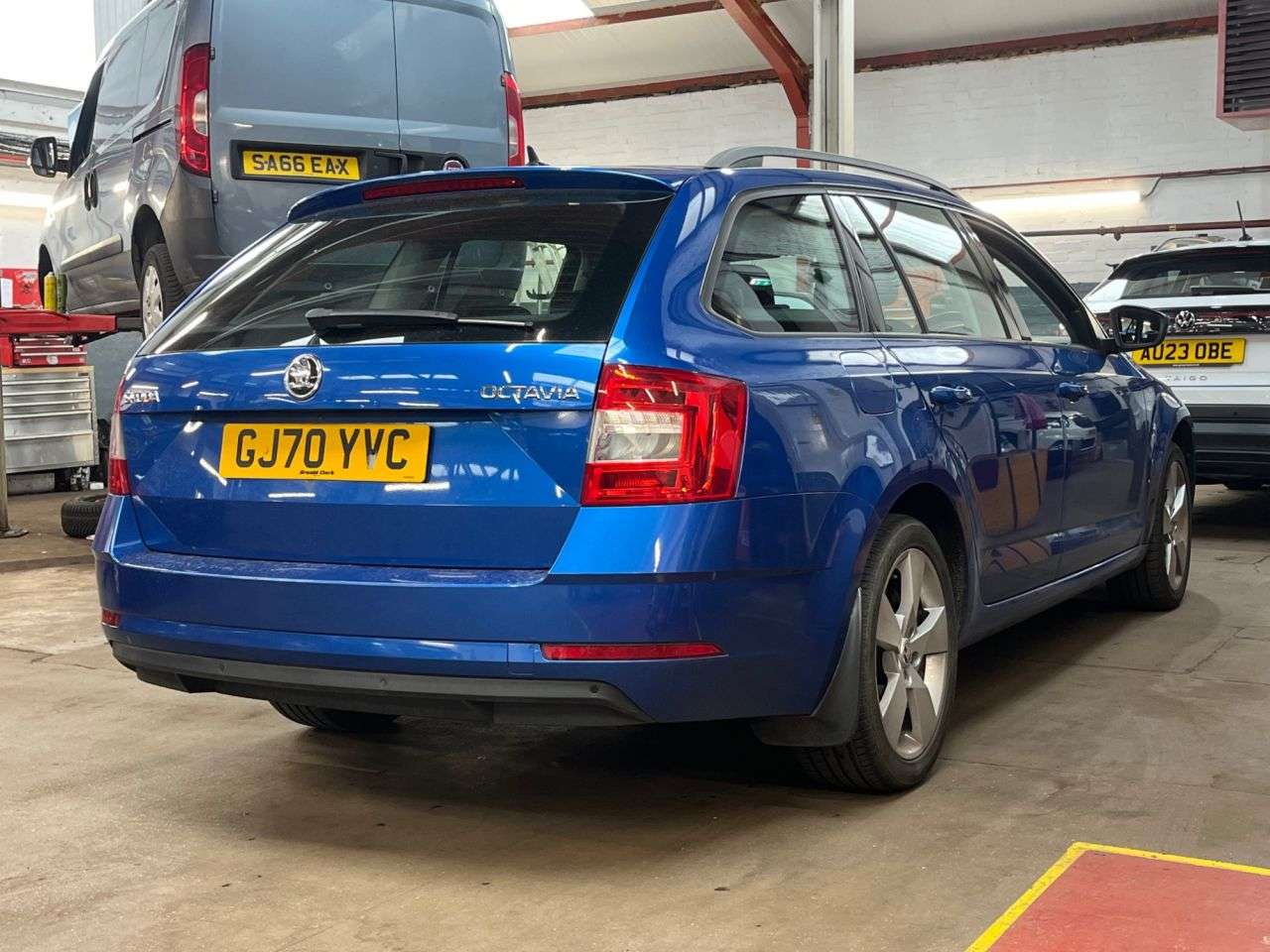 A 2020 SKODA OCTAVIA 1.5 TSI ACT SE Drive Estate 5dr Petrol DSG Euro 6 (s/s) (150 ps) ***APPLE C A 2020 SKODA OCTAVIA 1.5 TSI ACT SE Drive Estate 5dr Petrol DSG Euro 6 (s/s) (150 ps) ***APPLE C