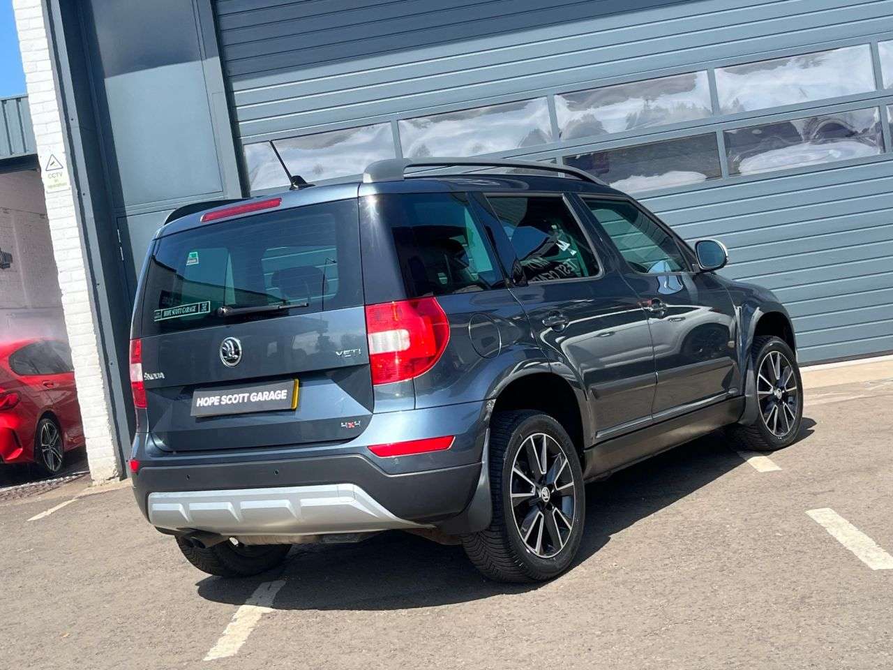 A 2015 SKODA YETI 2.0 TDI Elegance Outdoor 5dr Diesel Manual 4WD (140 ps) ***12 MONTHS MOT & A 2015 SKODA YETI 2.0 TDI Elegance Outdoor 5dr Diesel Manual 4WD (140 ps) ***12 MONTHS MOT &