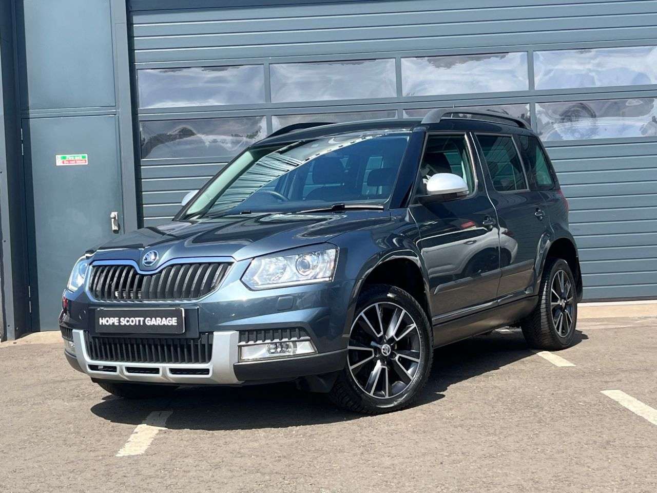 A 2015 SKODA YETI 2.0 TDI Elegance Outdoor 5dr Diesel Manual 4WD (140 ps) ***12 MONTHS MOT & A 2015 SKODA YETI 2.0 TDI Elegance Outdoor 5dr Diesel Manual 4WD (140 ps) ***12 MONTHS MOT &