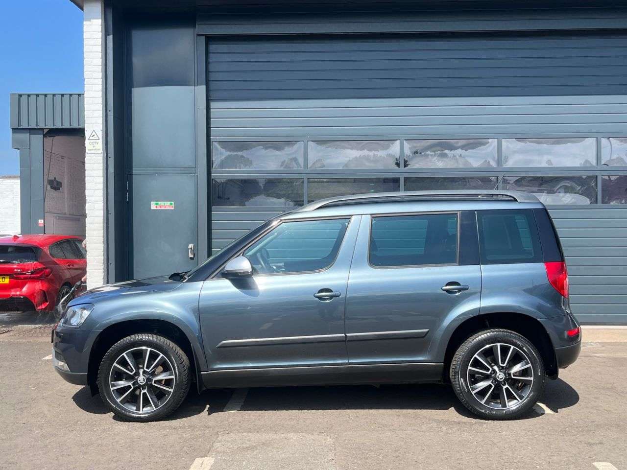 A 2015 SKODA YETI 2.0 TDI Elegance Outdoor 5dr Diesel Manual 4WD (140 ps) ***12 MONTHS MOT & A 2015 SKODA YETI 2.0 TDI Elegance Outdoor 5dr Diesel Manual 4WD (140 ps) ***12 MONTHS MOT &