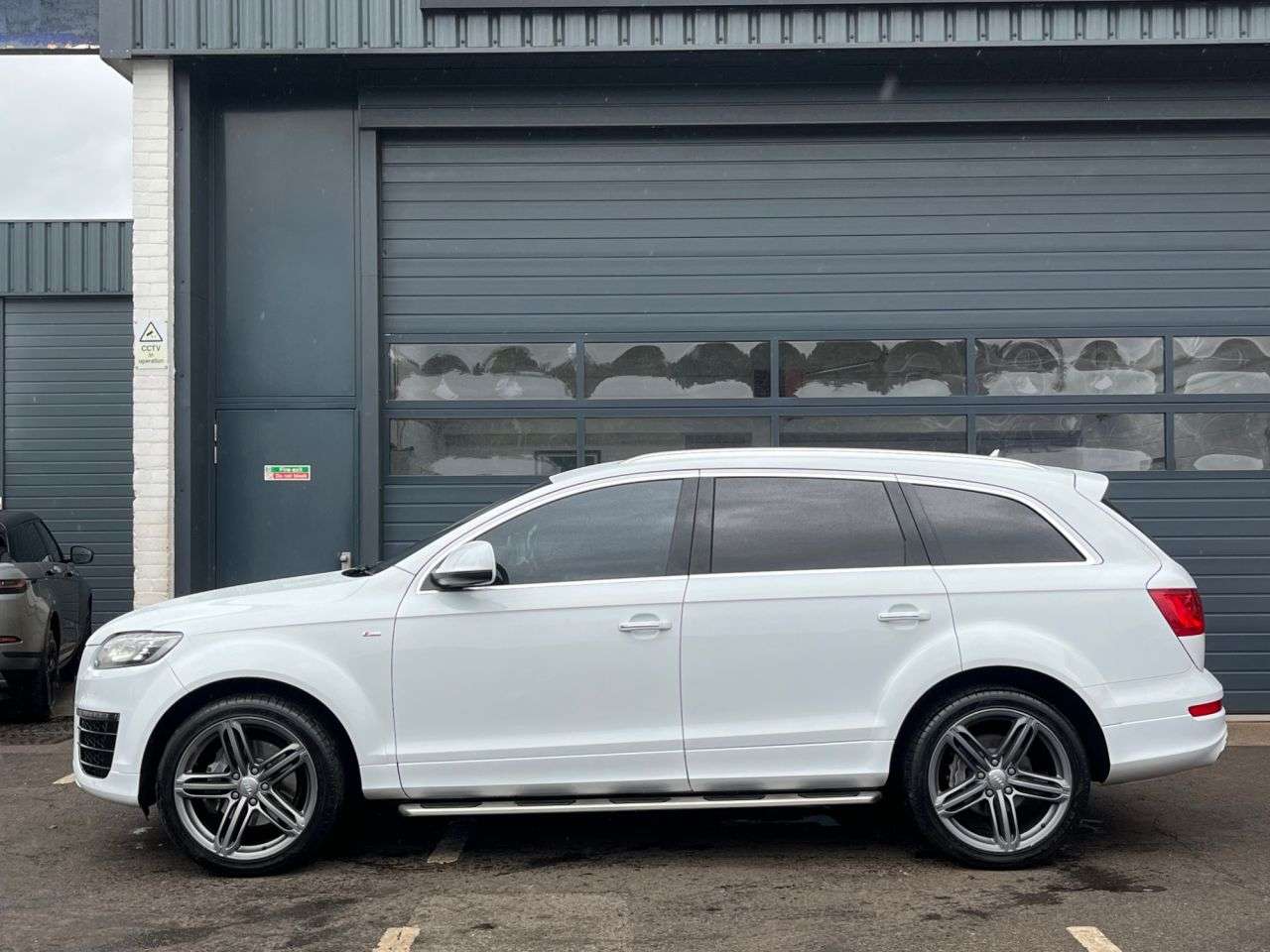 A 2015 AUDI Q7 3.0 TDI V6 S line Sport Edition {7 seats} SUV 5dr Diesel Tiptronic quattro A 2015 AUDI Q7 3.0 TDI V6 S line Sport Edition {7 seats} SUV 5dr Diesel Tiptronic quattro