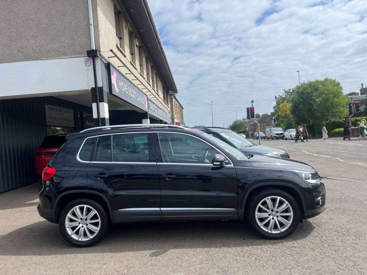 A 2016 VOLKSWAGEN TIGUAN 2.0 TDI BlueMotion Tech Match Edition SUV 5dr Diesel Manual 2WD Euro 6 (s/s A 2016 VOLKSWAGEN TIGUAN 2.0 TDI BlueMotion Tech Match Edition SUV 5dr Diesel Manual 2WD Euro 6 (s/s