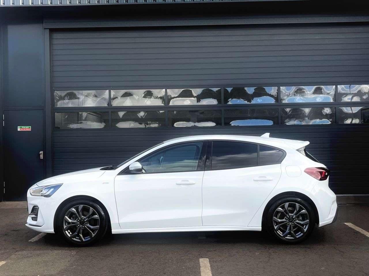 A 2023 FORD FOCUS 1.0T EcoBoost ST-Line Hatchback 5dr Petrol Manual Euro 6 (s/s) (125 ps) *** A 2023 FORD FOCUS 1.0T EcoBoost ST-Line Hatchback 5dr Petrol Manual Euro 6 (s/s) (125 ps) ***
