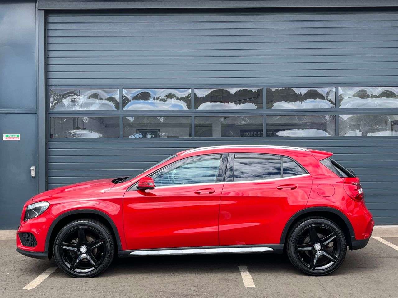 A 2017 MERCEDES-BENZ GLA 1.6 GLA200 AMG Line (Executive) SUV 5dr Petrol Manual Euro 6 (s/s) (156 ps) A 2017 MERCEDES-BENZ GLA 1.6 GLA200 AMG Line (Executive) SUV 5dr Petrol Manual Euro 6 (s/s) (156 ps)