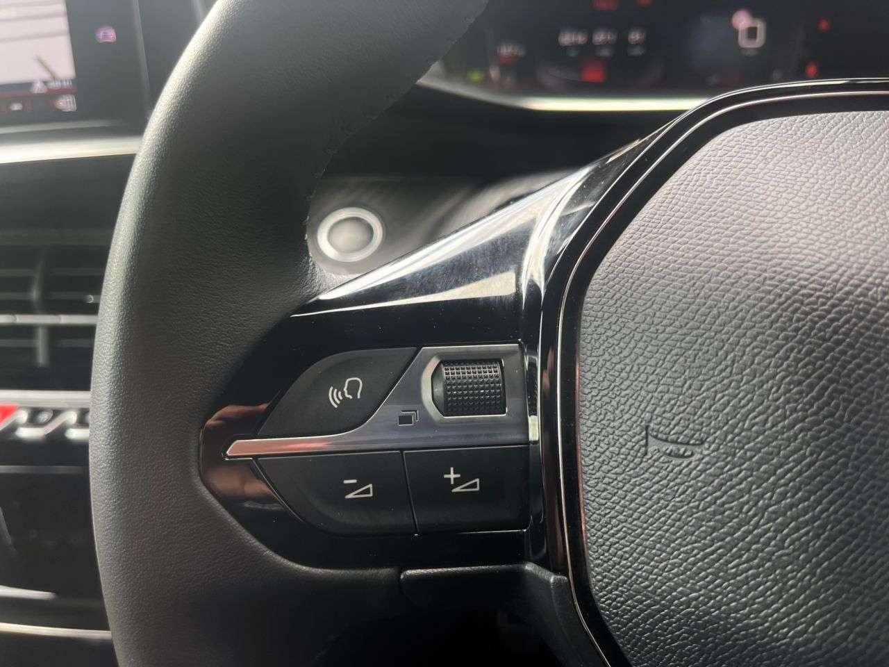 2023 PEUGEOT 2008 2023 PEUGEOT 2008