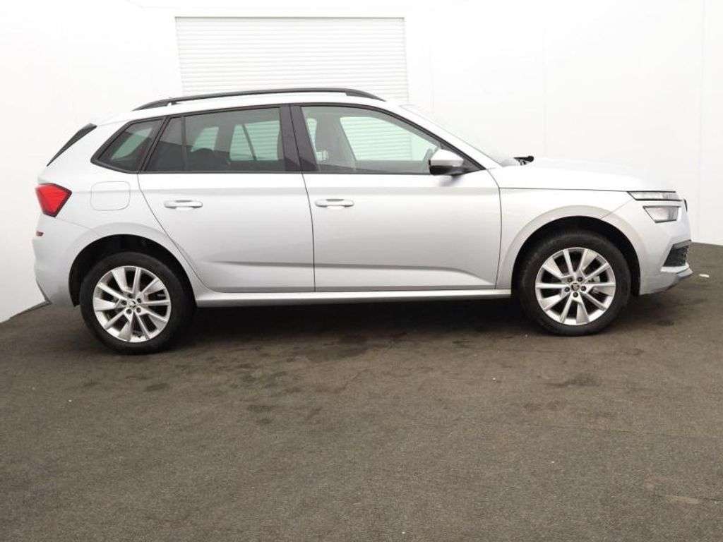A 2023 SKODA KAMIQ 1.0 TSI SE Drive SUV 5dr Petrol Manual Euro 6 (s/s) (95 ps) ***ONE OWNER+FU A 2023 SKODA KAMIQ 1.0 TSI SE Drive SUV 5dr Petrol Manual Euro 6 (s/s) (95 ps) ***ONE OWNER+FU