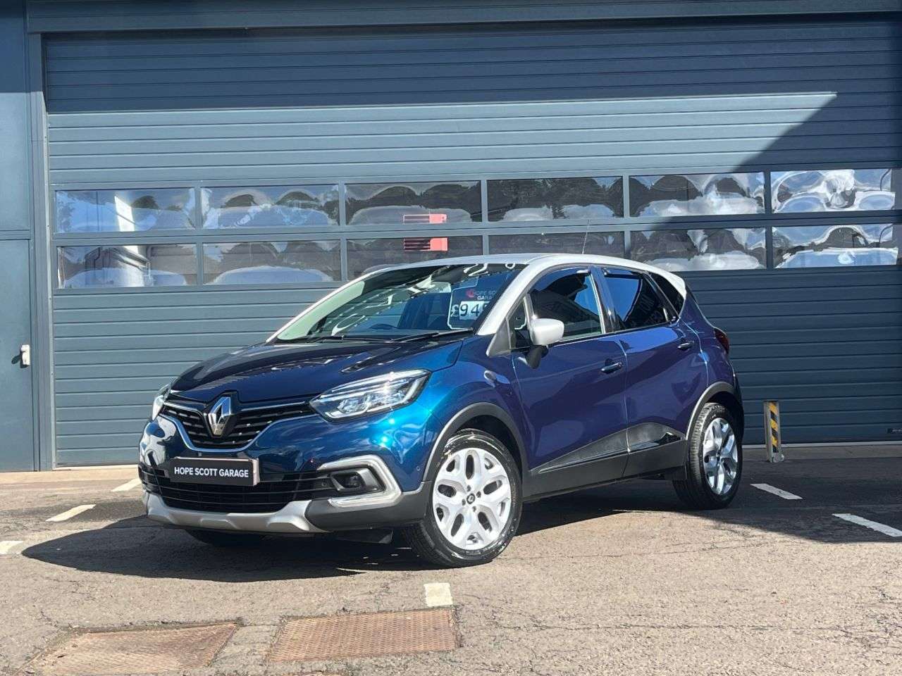 A 2019 RENAULT CAPTUR 0.9 TCe ENERGY GT Line SUV 5dr Petrol Manual Euro 6 (s/s) (90 ps) ***HEATED A 2019 RENAULT CAPTUR 0.9 TCe ENERGY GT Line SUV 5dr Petrol Manual Euro 6 (s/s) (90 ps) ***HEATED