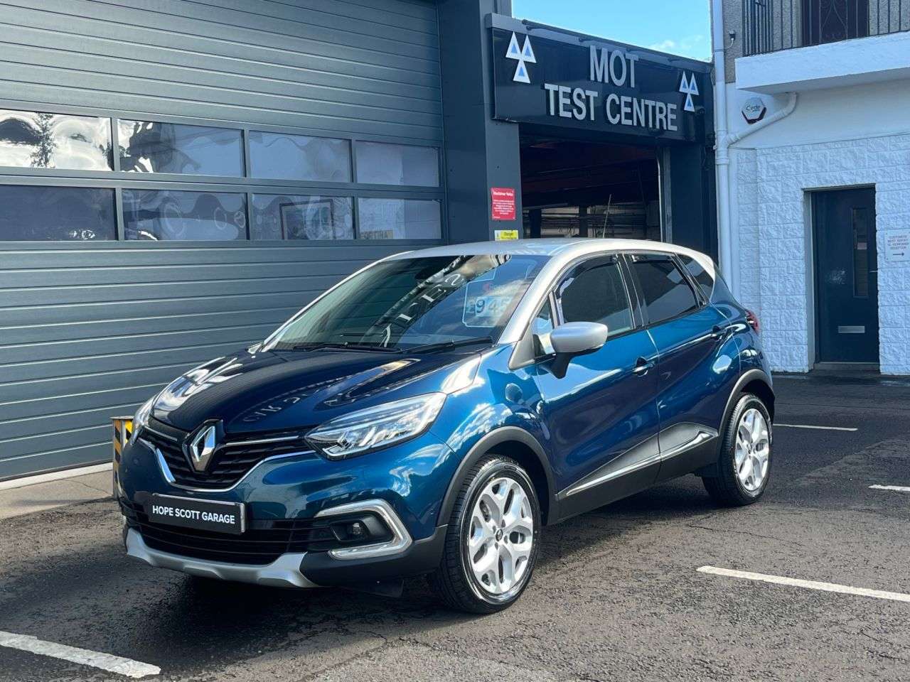 A 2019 RENAULT CAPTUR 0.9 TCe ENERGY GT Line SUV 5dr Petrol Manual Euro 6 (s/s) (90 ps) ***HEATED A 2019 RENAULT CAPTUR 0.9 TCe ENERGY GT Line SUV 5dr Petrol Manual Euro 6 (s/s) (90 ps) ***HEATED