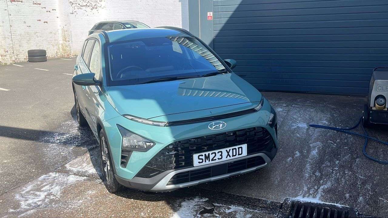 A 2023 HYUNDAI BAYON 1.0 T-GDi MHEV Premium SUV 5dr Petrol Hybrid Manual Euro 6 (s/s) (100 ps) * A 2023 HYUNDAI BAYON 1.0 T-GDi MHEV Premium SUV 5dr Petrol Hybrid Manual Euro 6 (s/s) (100 ps) *